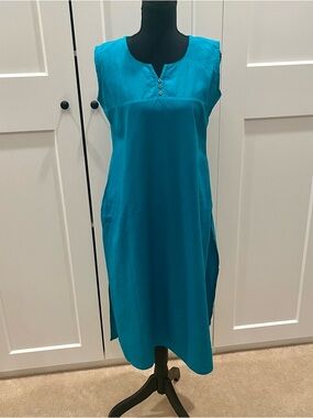 Vibrant Maybell Teal Cotton Tunic with V-Neck, Button Detail and Side Slits